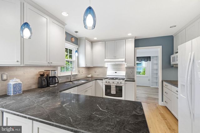 33 COUNTRY HILLS DR, Newark, DE 19711