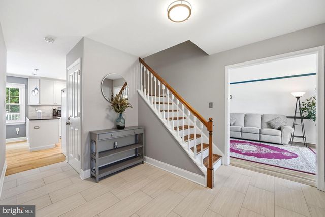 33 COUNTRY HILLS DR, Newark, DE 19711