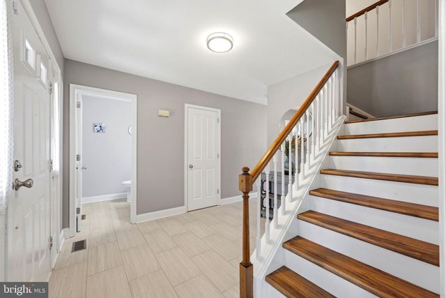 33 COUNTRY HILLS DR, Newark, DE 19711