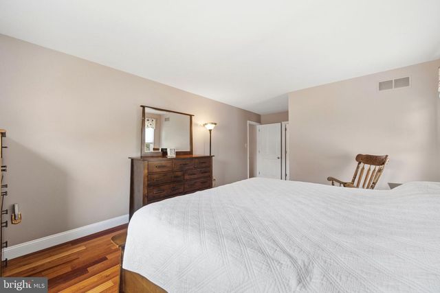 33 COUNTRY HILLS DR, Newark, DE 19711