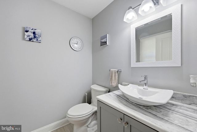 33 COUNTRY HILLS DR, Newark, DE 19711