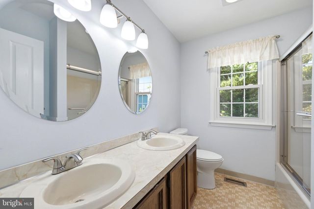 33 COUNTRY HILLS DR, Newark, DE 19711