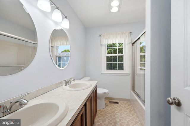 33 COUNTRY HILLS DR, Newark, DE 19711