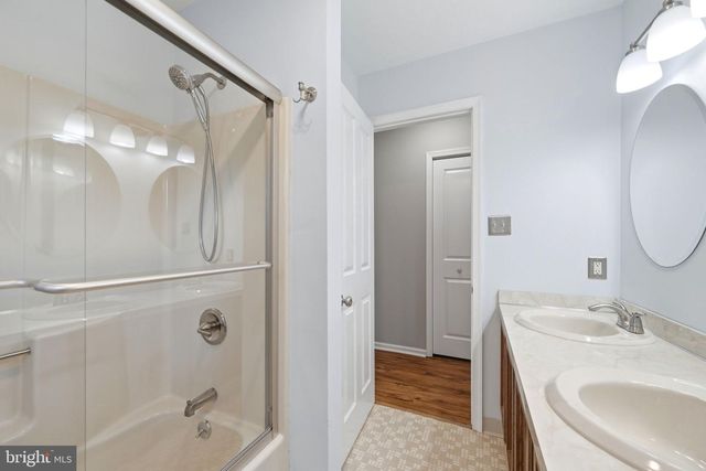 33 COUNTRY HILLS DR, Newark, DE 19711