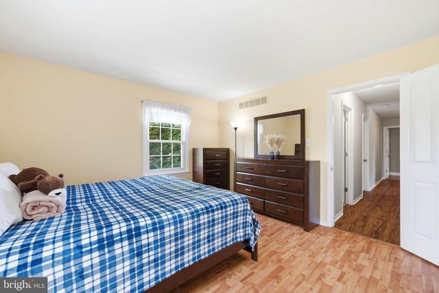 33 COUNTRY HILLS DR, Newark, DE 19711