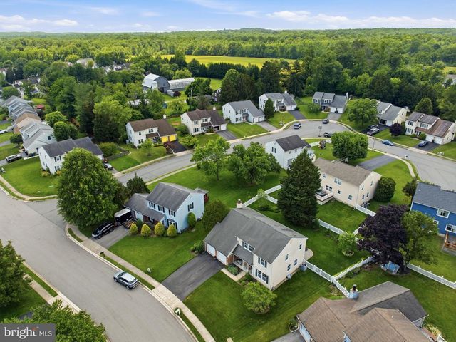 33 COUNTRY HILLS DR, Newark, DE 19711