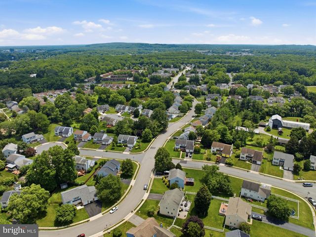 33 COUNTRY HILLS DR, Newark, DE 19711