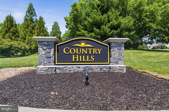33 COUNTRY HILLS DR, Newark, DE 19711
