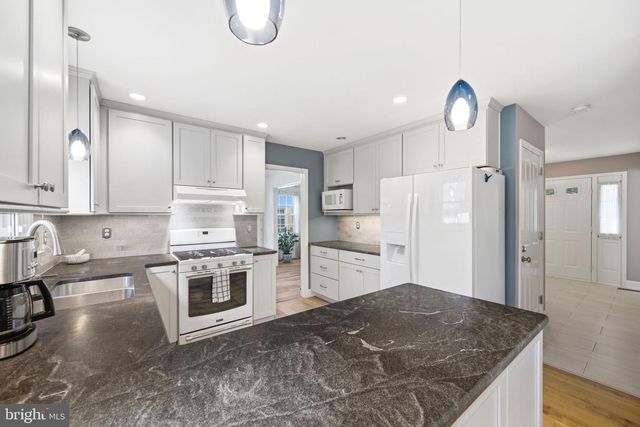 33 COUNTRY HILLS DR, Newark, DE 19711