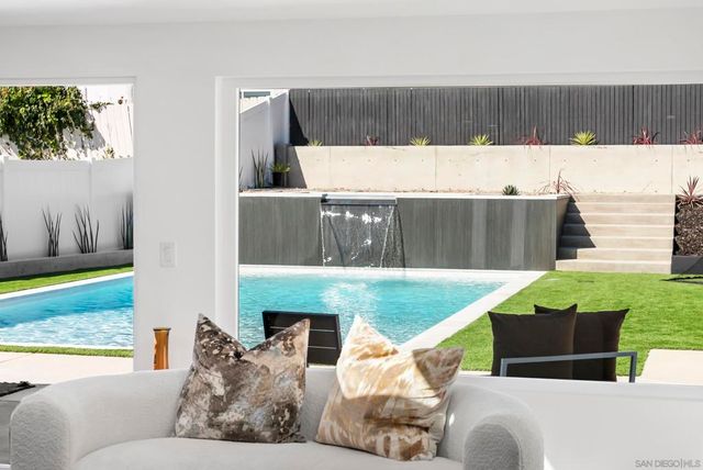 1110 Sea Village Dr, Cardiff By The Sea, CA 92007