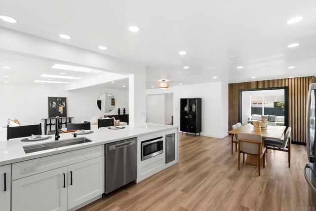 1110 Sea Village Dr, Cardiff By The Sea, CA 92007