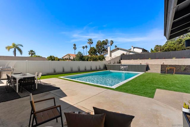 1110 Sea Village Dr, Cardiff By The Sea, CA 92007