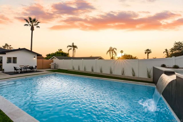 1110 Sea Village Dr, Cardiff By The Sea, CA 92007