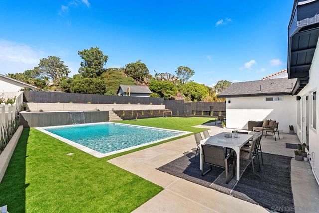 1110 Sea Village Dr, Cardiff By The Sea, CA 92007