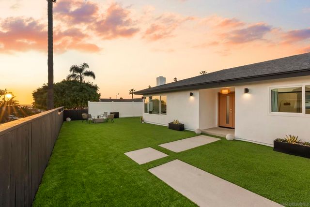 1110 Sea Village Dr, Cardiff By The Sea, CA 92007