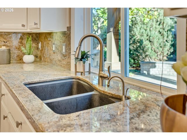 11450 Sw JACKIE Ct, Portland, OR 97224