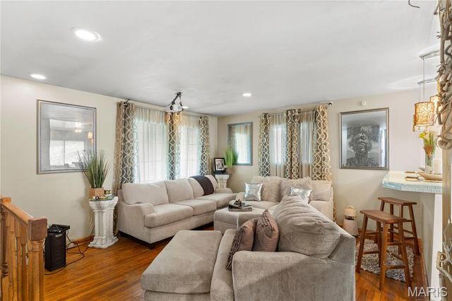 9823 Ventura Drive, Riverview, MO 63136