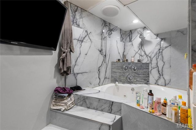 9823 Ventura Drive, Riverview, MO 63136