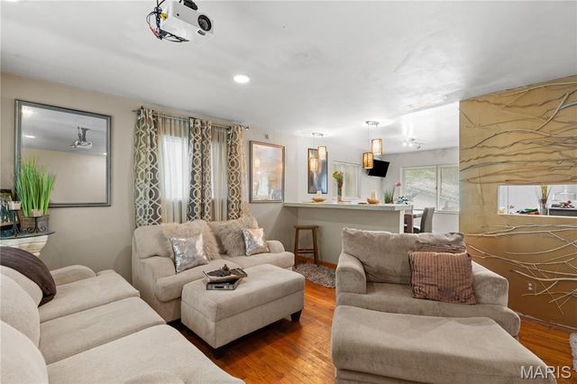 9823 Ventura Drive, Riverview, MO 63136