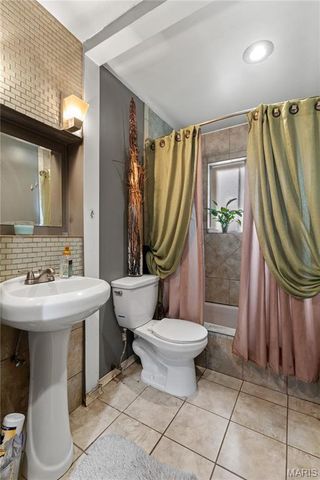 9823 Ventura Drive, Riverview, MO 63136