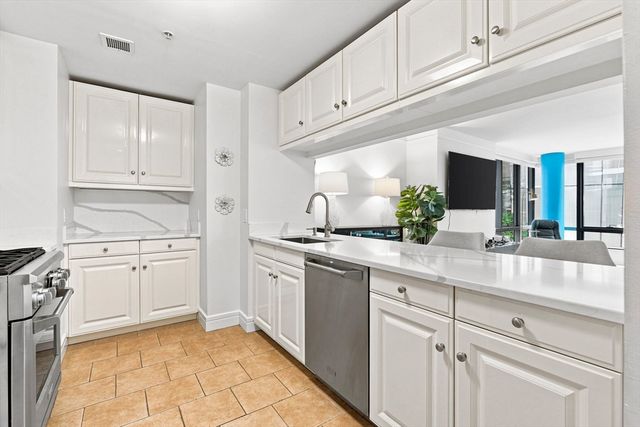 3 Avery St 305, Boston, MA 02111