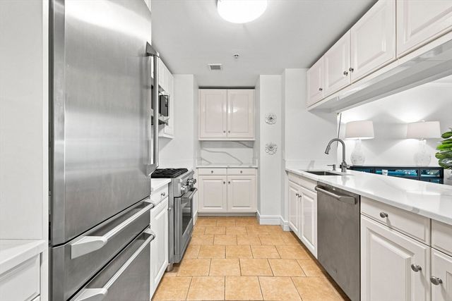 3 Avery St 305, Boston, MA 02111