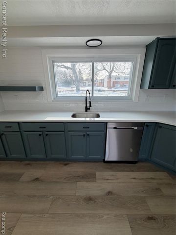 23556 Candace Drive, Rockwood, MI 48173