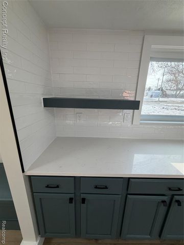 23556 Candace Drive, Rockwood, MI 48173