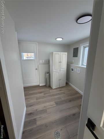 23556 Candace Drive, Rockwood, MI 48173