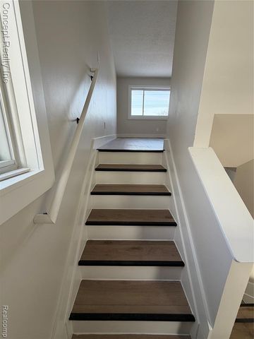 23556 Candace Drive, Rockwood, MI 48173