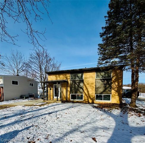 23556 Candace Drive, Rockwood, MI 48173