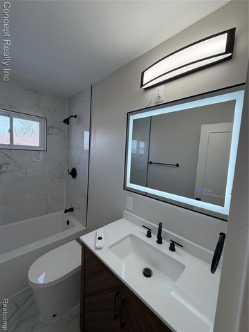 23556 Candace Drive, Rockwood, MI 48173