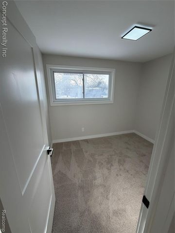 23556 Candace Drive, Rockwood, MI 48173