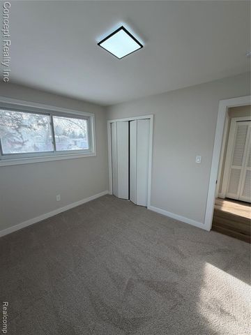 23556 Candace Drive, Rockwood, MI 48173