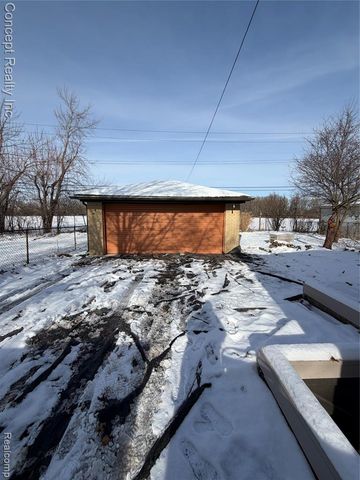 23556 Candace Drive, Rockwood, MI 48173