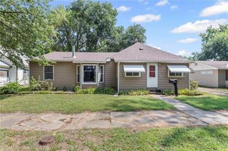 617 N Sycamore Street, Ottawa, KS 66067