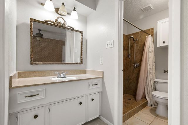 4205 Lariat Drive, Baytown, TX 77521