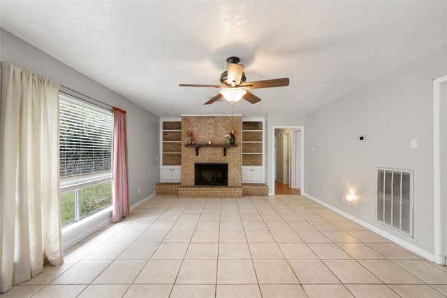 4205 Lariat Drive, Baytown, TX 77521