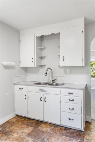 1677 W Lakewood Boulevard, Holland, MI 49424