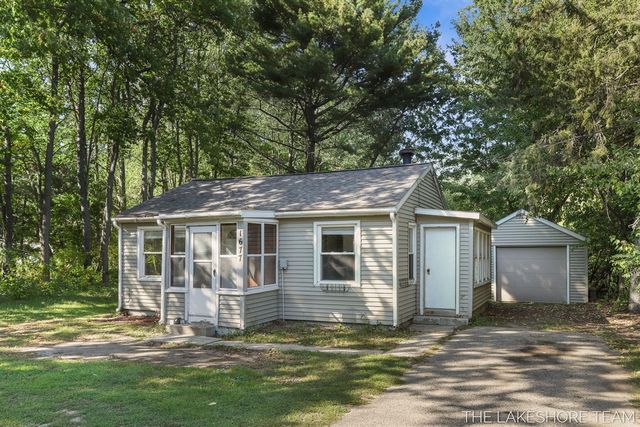 1677 W Lakewood Boulevard, Holland, MI 49424