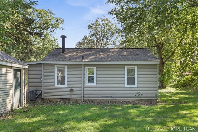 1677 W Lakewood Boulevard, Holland, MI 49424