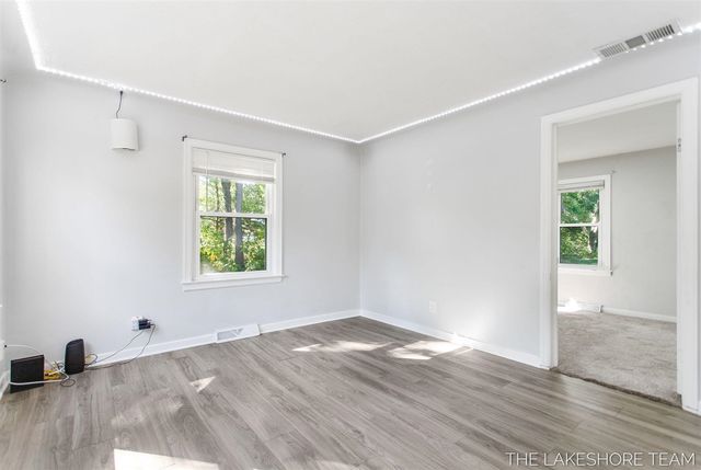 1677 W Lakewood Boulevard, Holland, MI 49424