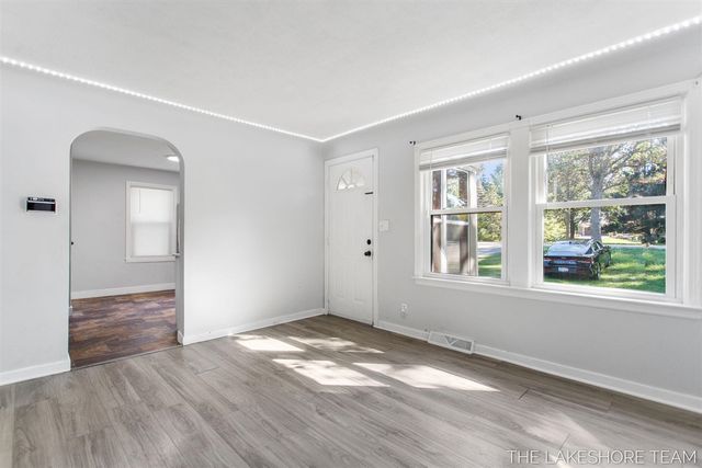 1677 W Lakewood Boulevard, Holland, MI 49424