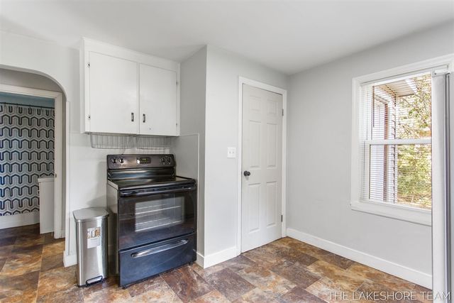 1677 W Lakewood Boulevard, Holland, MI 49424