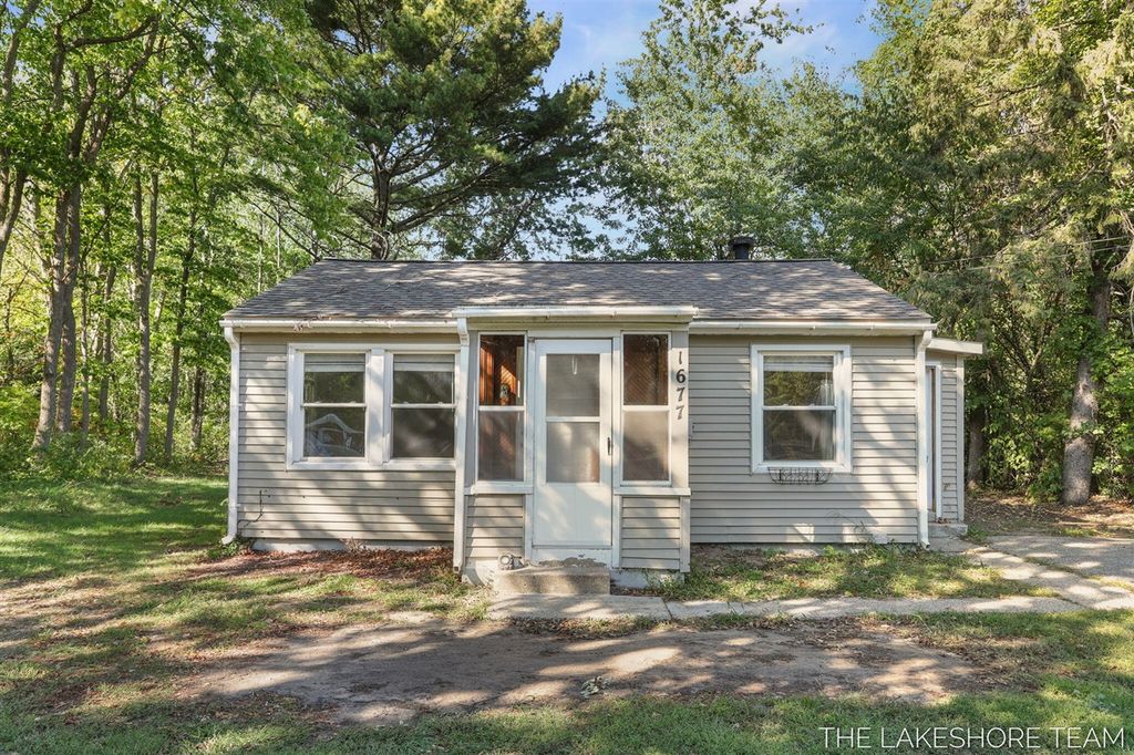 1677 W Lakewood Boulevard, Holland, MI 49424