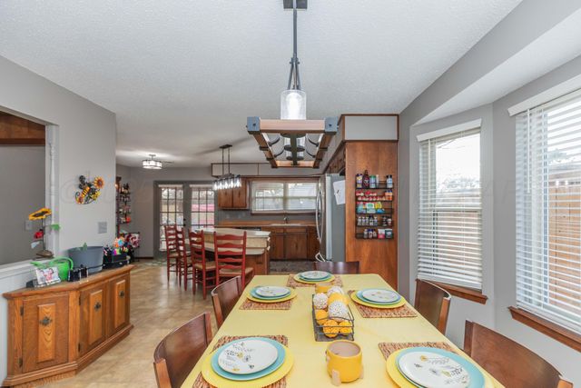 5807 CONTENTED Lane, Amarillo, TX 79109