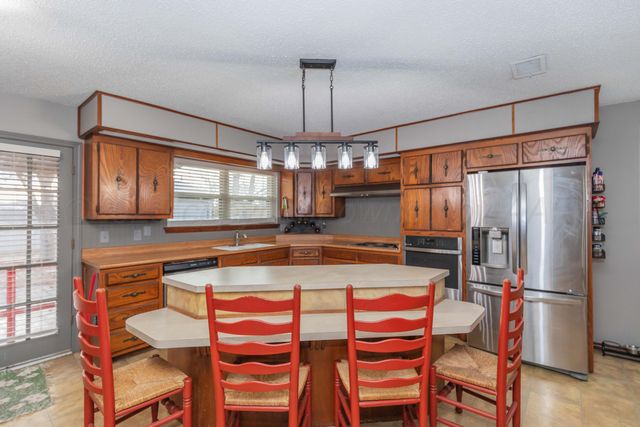 5807 CONTENTED Lane, Amarillo, TX 79109