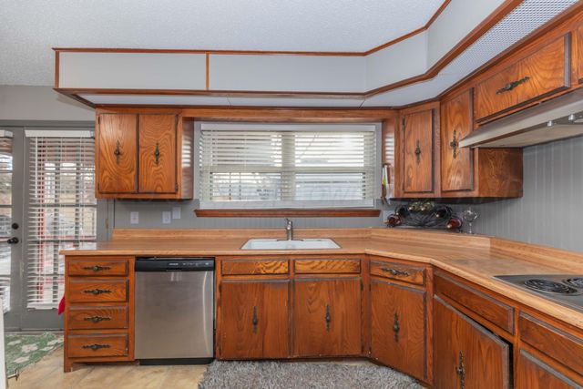 5807 CONTENTED Lane, Amarillo, TX 79109