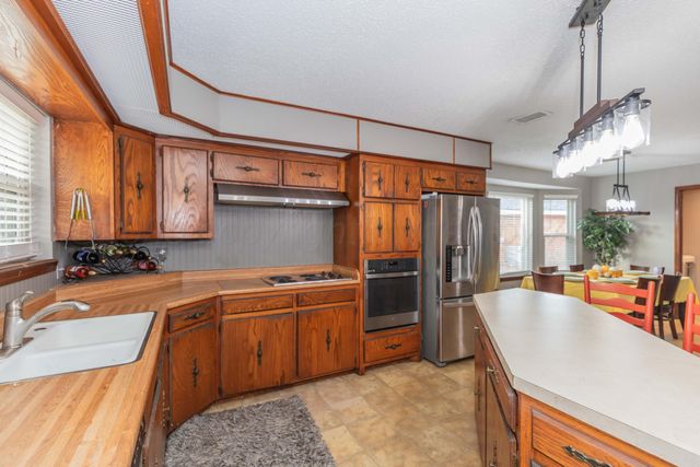 5807 CONTENTED Lane, Amarillo, TX 79109