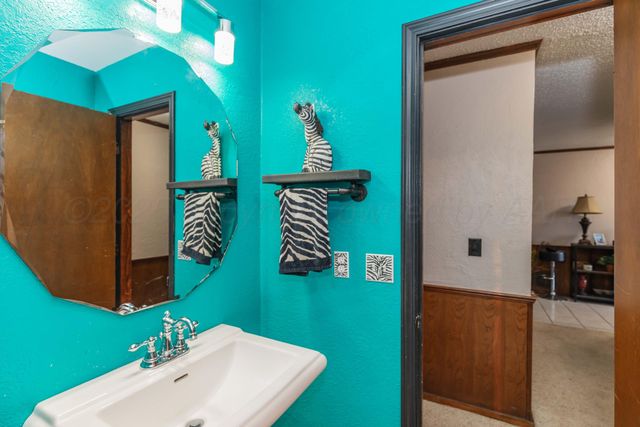 5807 CONTENTED Lane, Amarillo, TX 79109